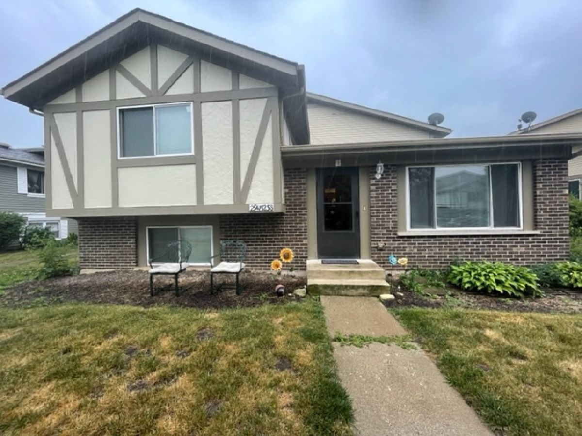 Townhomes & Condos Rented Winchester Warrenville Illinois, 29W523 Winchester