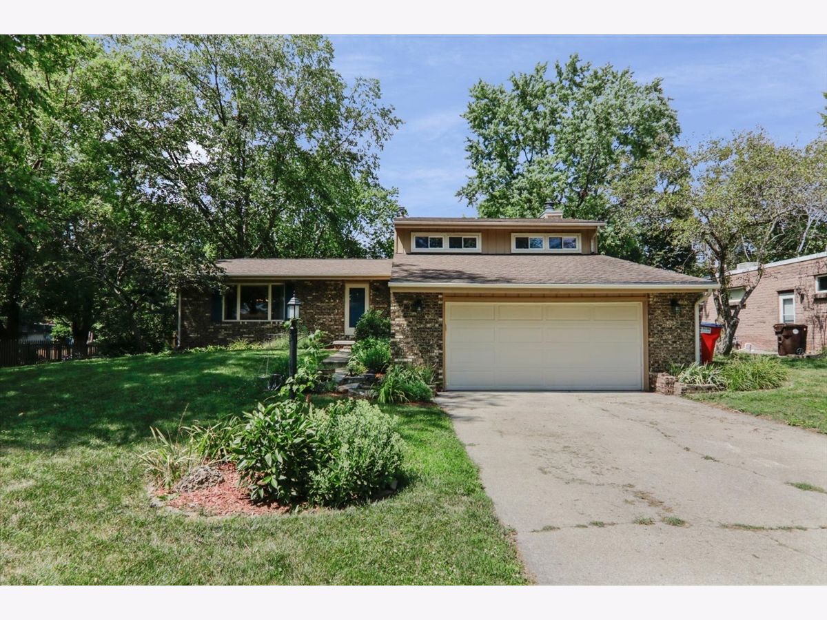 Homes & Condominiums Sold Arbours Savoy Illinois, 11 Magnolia