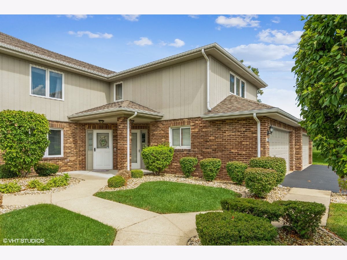 Townhomes & Condos Sold Silver Lake Villas Orland Park Illinois, 8930 Dublin