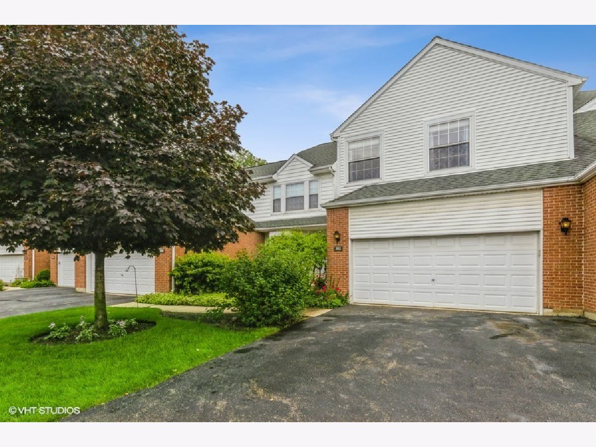 The Hamptons Lake Bluff IL, Townhomes & Condos For Sale & For Rent