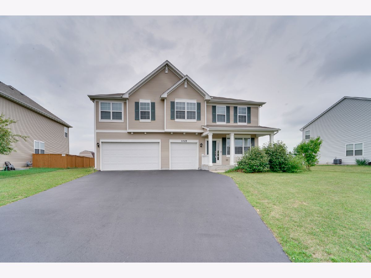 Townhomes & Homes Sold Prairie Pointe South Elgin Illinois, 1025 Bluff Quarry