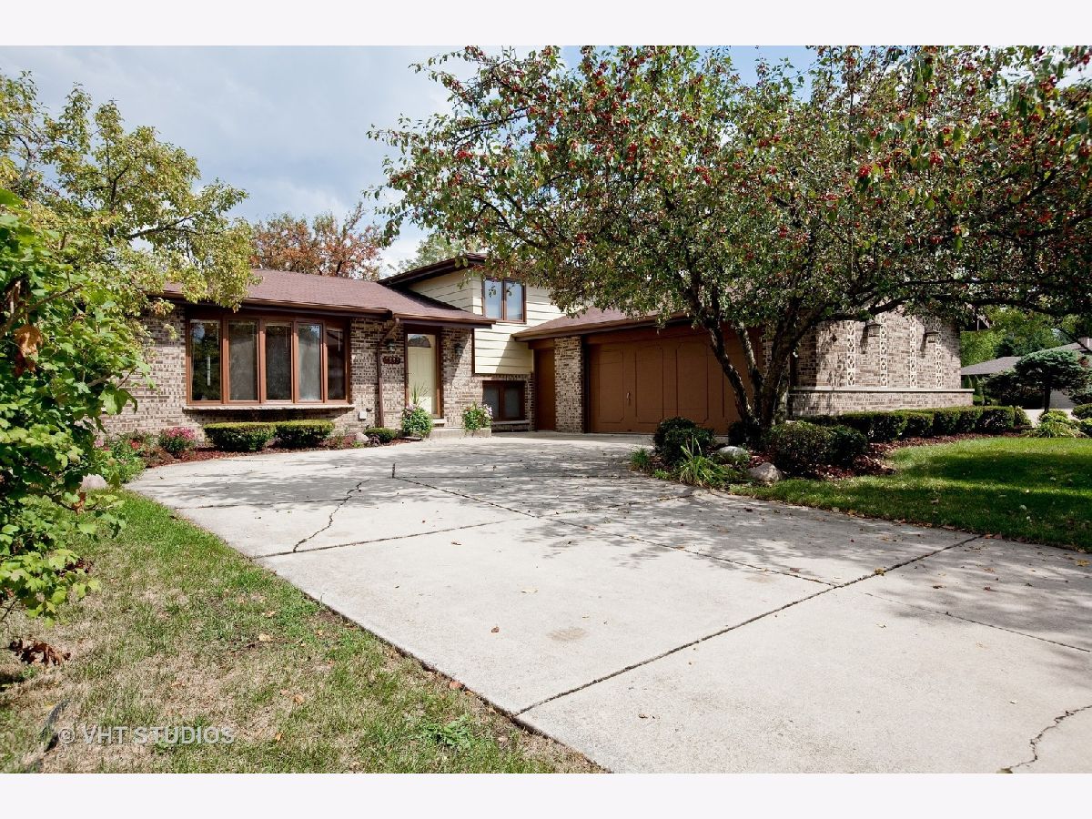 Homes Rented Farmingdale Terrace Willowbrook Illinois, 7835 Cherry Tree
