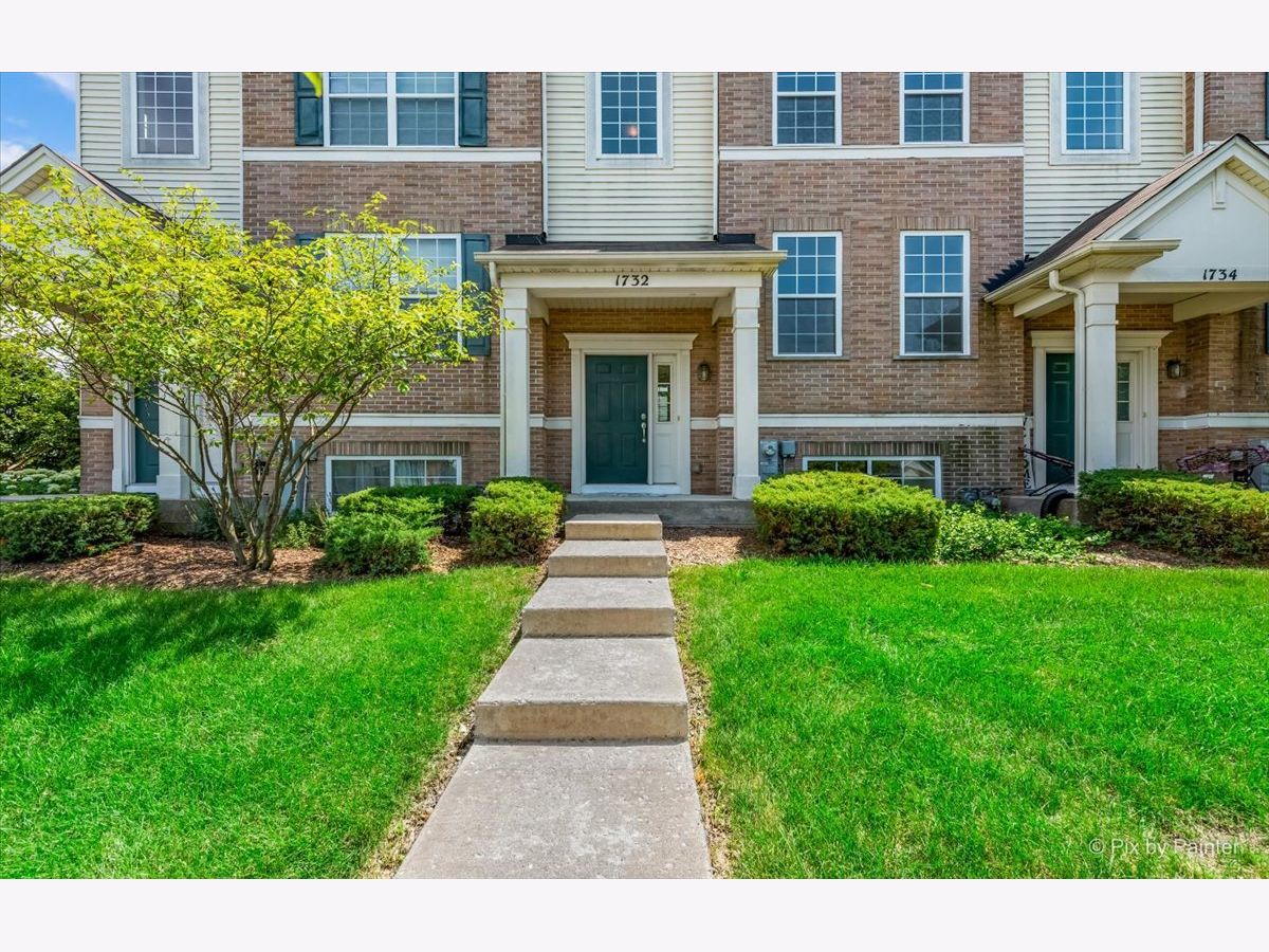 Townhomes Sold Church Street Station Hanover Park Illinois, 1732 Dogwood