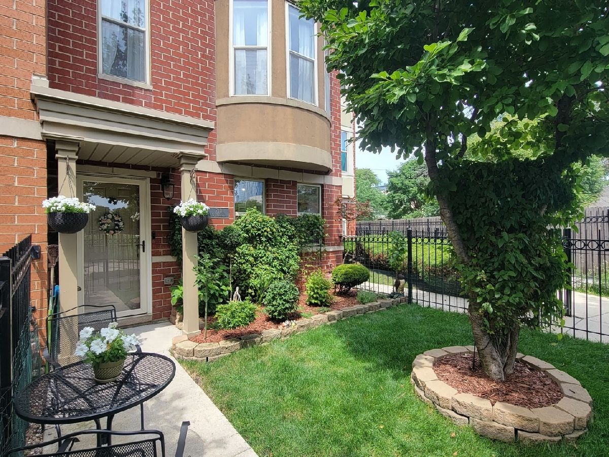 Townhomes & Condos & Homes Sold North Town Village Chicago Illinois, 710 Evergreen