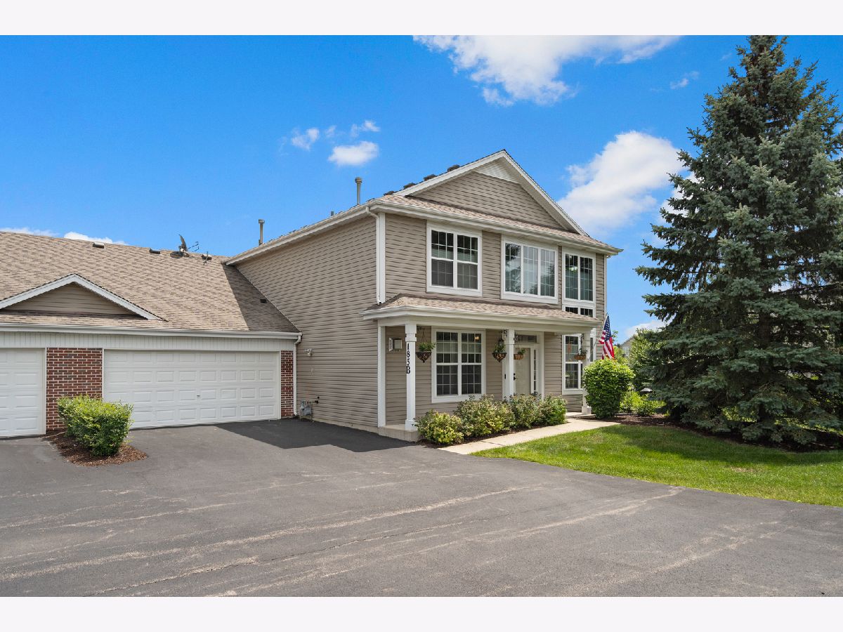 Windsor Pointe Sugar Grove IL, Townhomes & Condos & Homes For Sale