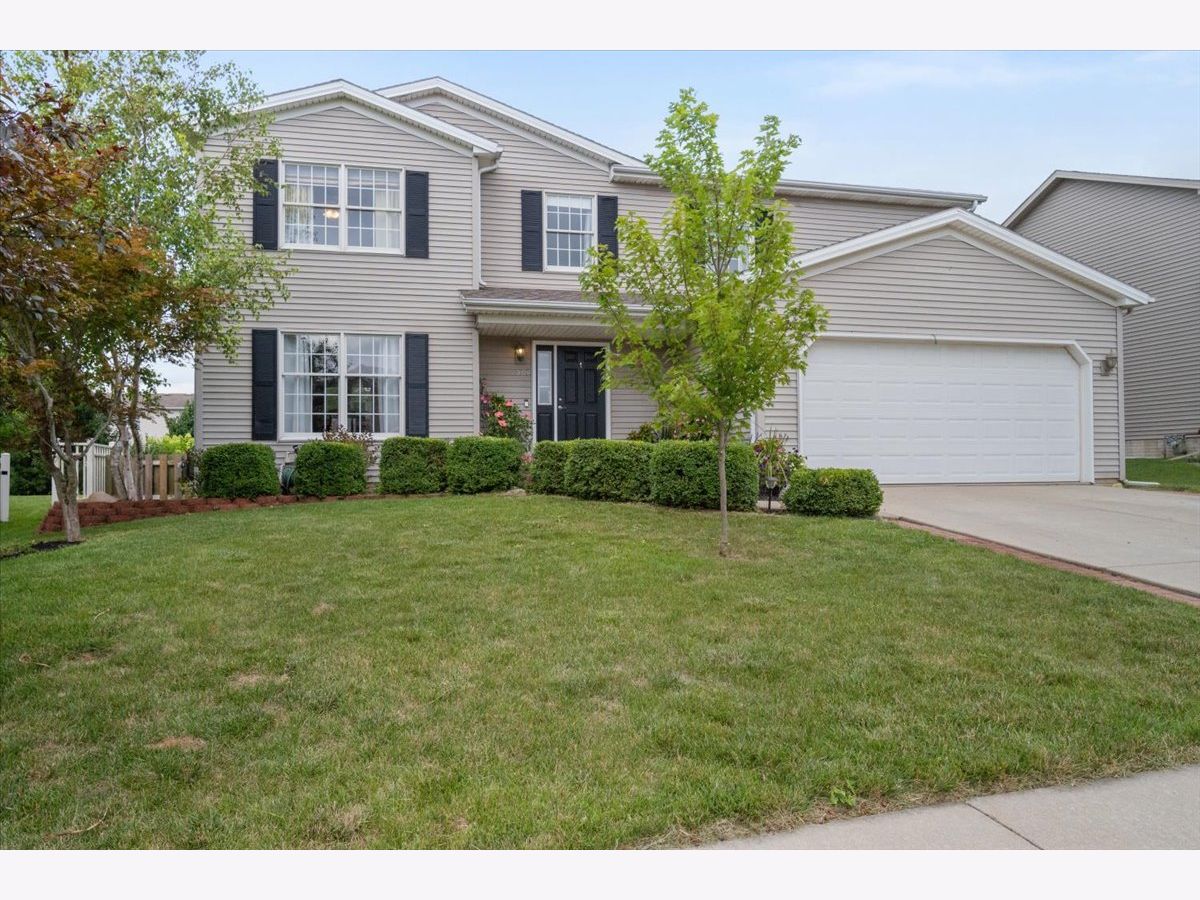 Homes & Condos & Townhomes Sold Gaelic Place Bloomington Illinois, 1504 Ballyshannon