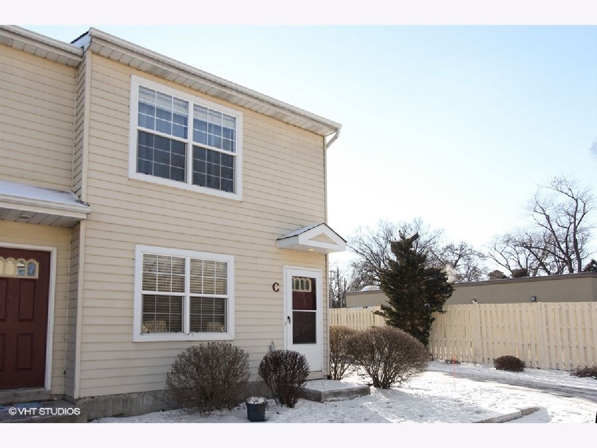 Townhomes Rented Castlebrook Townhomes Wauconda Illinois, 657 Liberty