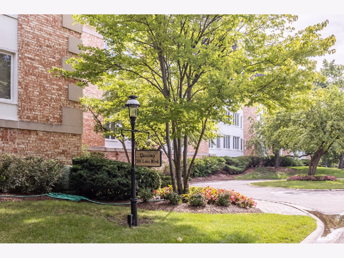 Cambridge On The Lake Buffalo Grove IL, Condominiums For Sale & For