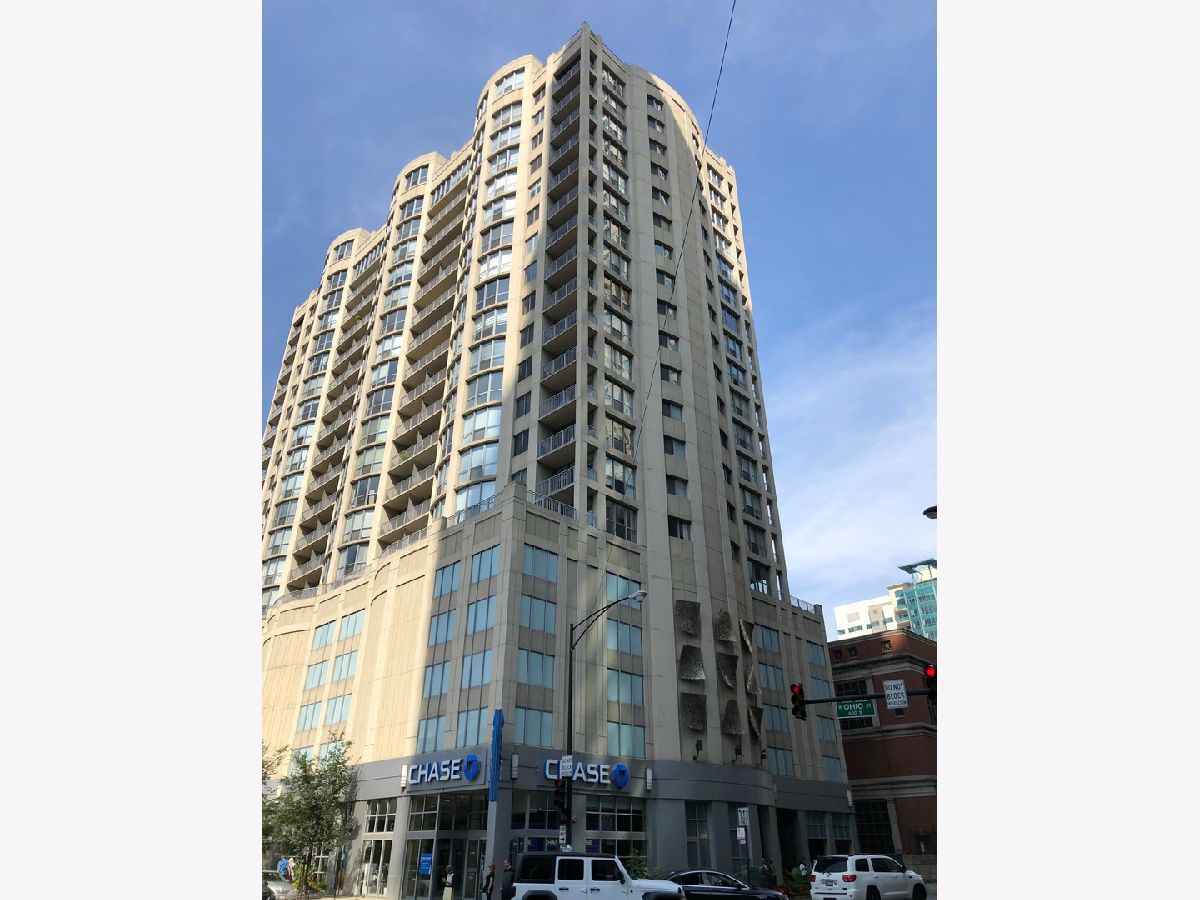 Condominiums Rented Farallon Chicago Illinois, 600 Dearborn