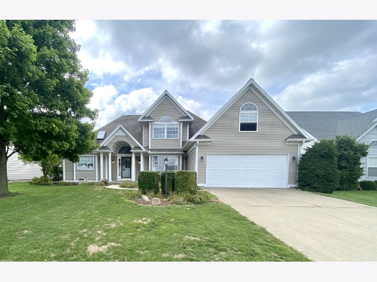 Homes & Condos & Townhomes Sold Ironhorse Tuscola Illinois, 905 Pheasant Run