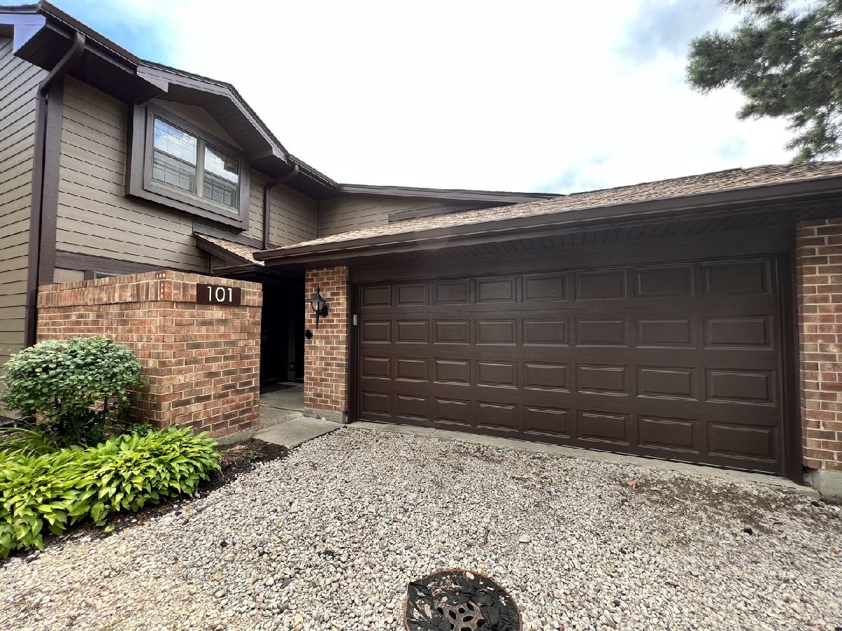 Townhomes Rented Indian Trail Westmont Illinois, 101 Indian Trail