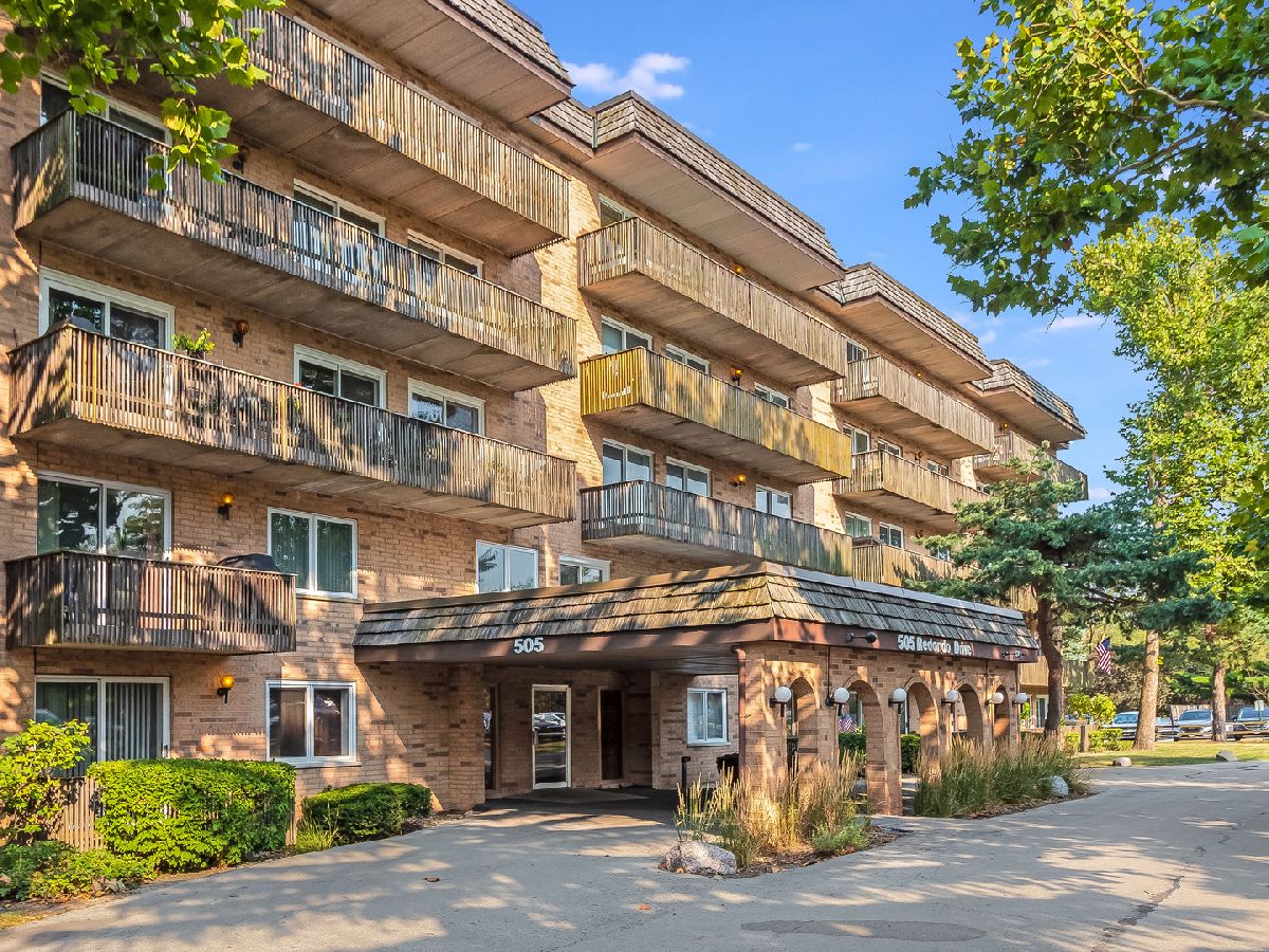 Lake In The Woods Downers Grove IL, Condominiums & Homes For Sale & For