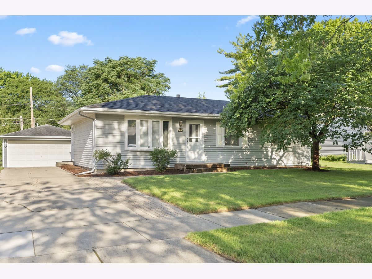 Homes Sold Rolling Hills Manor St Charles Illinois, 1611 Lucylle
