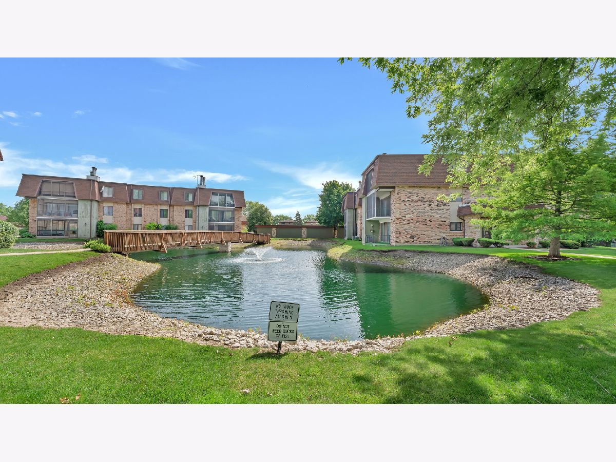 Condominiums Rented Woods Edge Palos Hills Illinois, 11141 Northwest