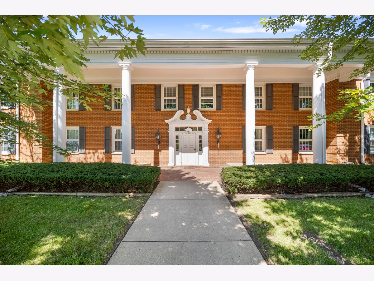 Condominiums Sold Coventry Club Crystal Lake Illinois, 530 Devonshire
