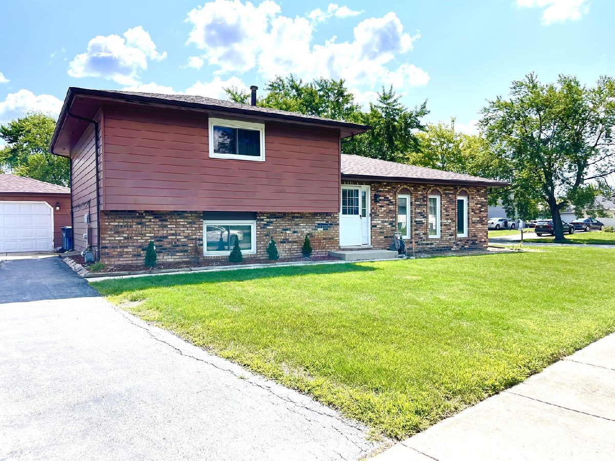 Homes Sold Cricket Hill Matteson Illinois, 831 Bradley