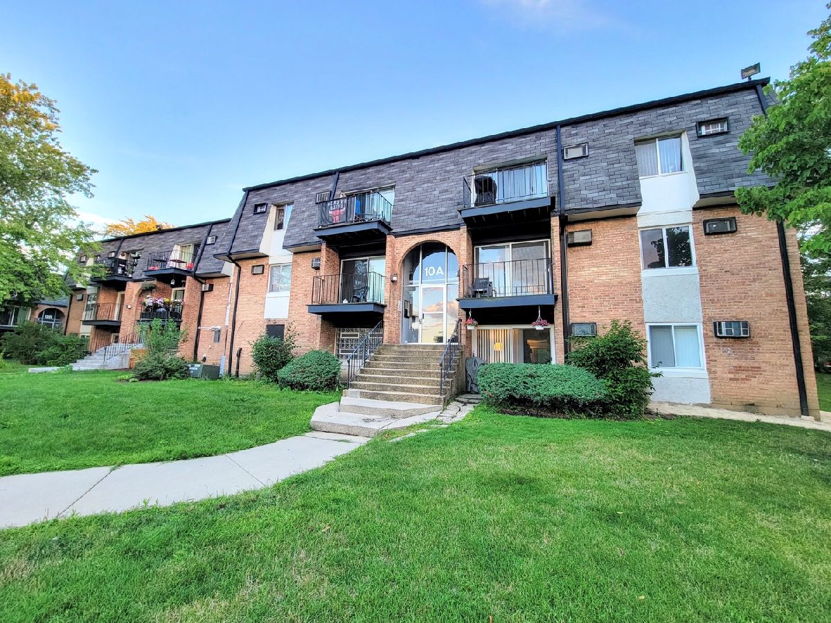 Condominiums Sold Windhaven Palatine Illinois, 10A Dundee Quarter