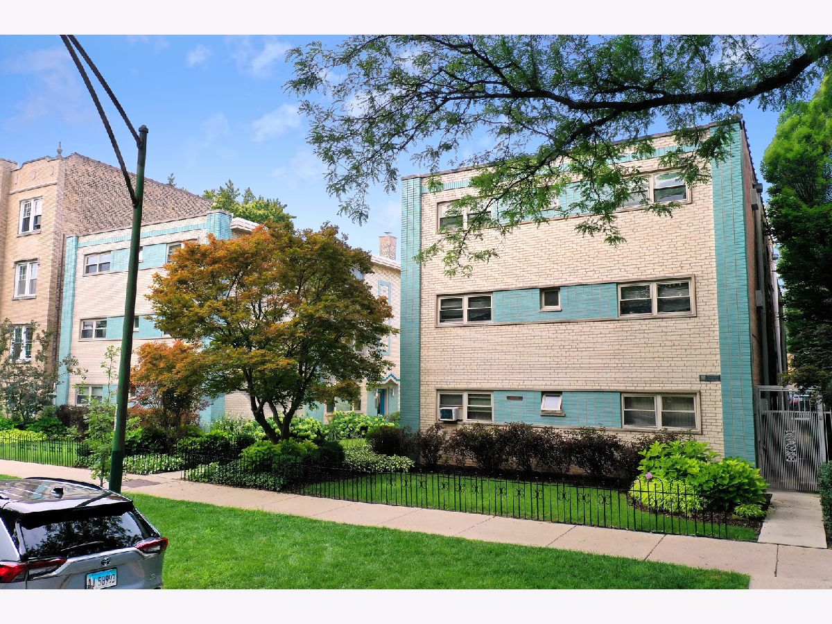 Condos & Townhomes Sold Paulina Terrace Chicago Illinois, 4854 Paulina
