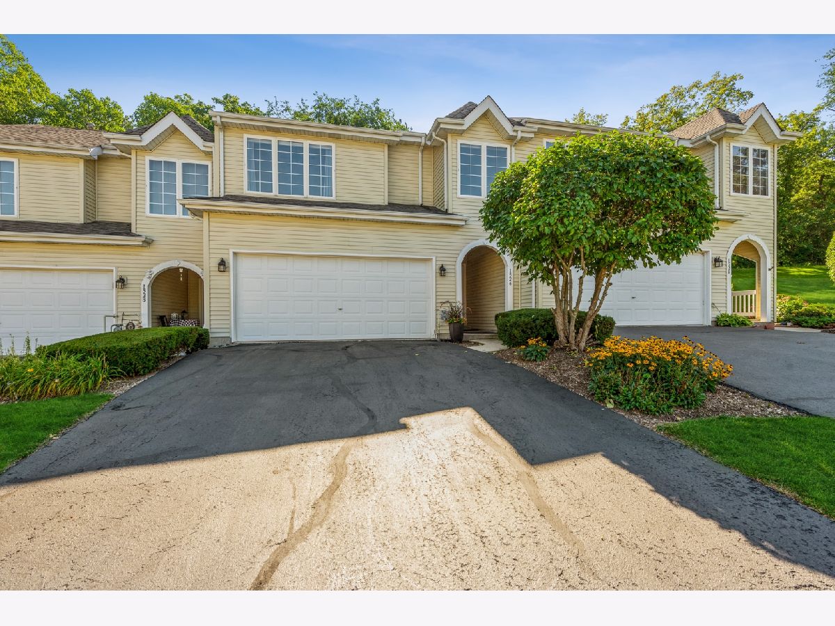 Townhomes & Condos & Homes Sold Mcconnell Hills Woodstock Illinois, 1526 Golden Oak