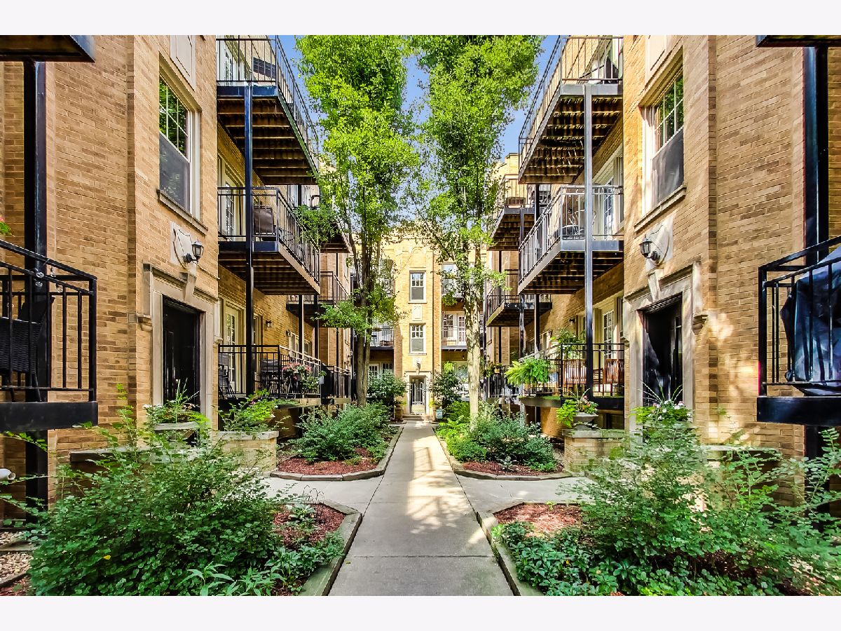 Condominiums Sold Lincoln Park Terrace Chicago Illinois, 2239 Lincoln