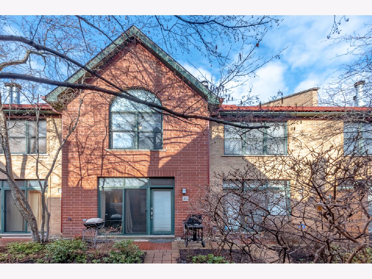 Townhomes & Condos Rented Wolcott Row Chicago Illinois, 1801 Diversey