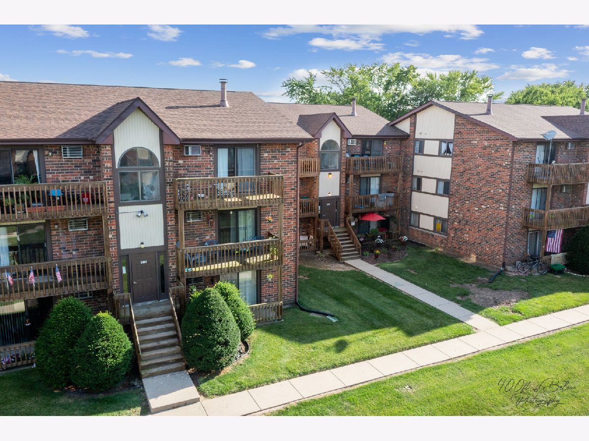 Condos & Townhomes Sold Crystal Chateau Crystal Lake Illinois, 423 Berkshire