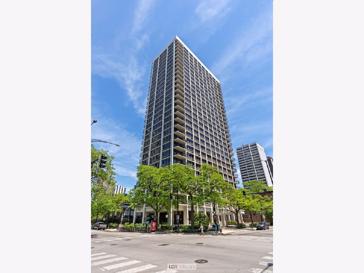Condominiums Rented Lowell House Chicago Illinois, 88 Schiller