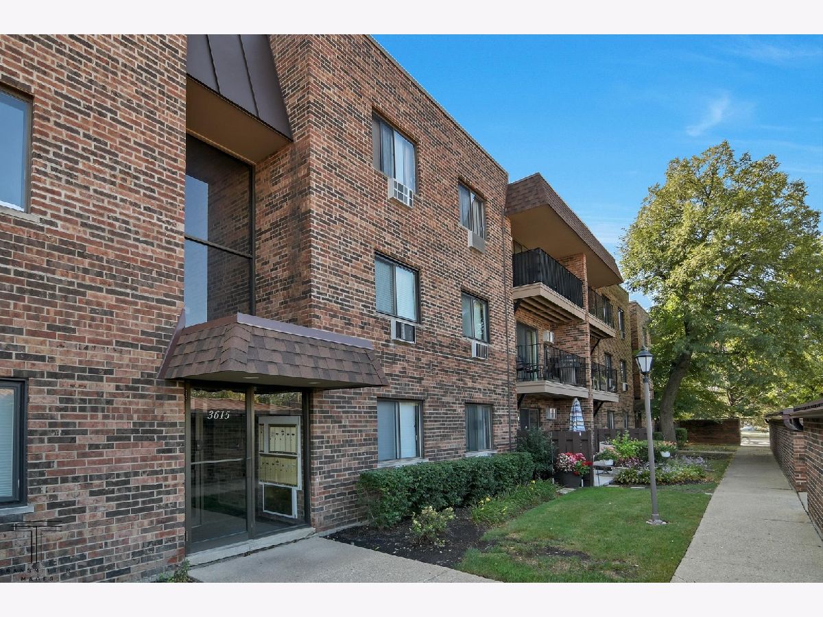 Condominiums & Homes Sold Glenview Courts Glenview Illinois, 3515 Central