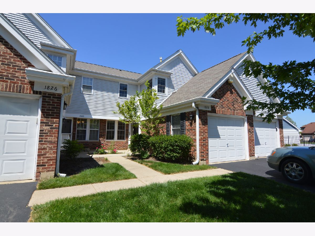 Townhomes & Condos Rented Wildberry Streamwood Illinois, 1828 Quaker Hollow