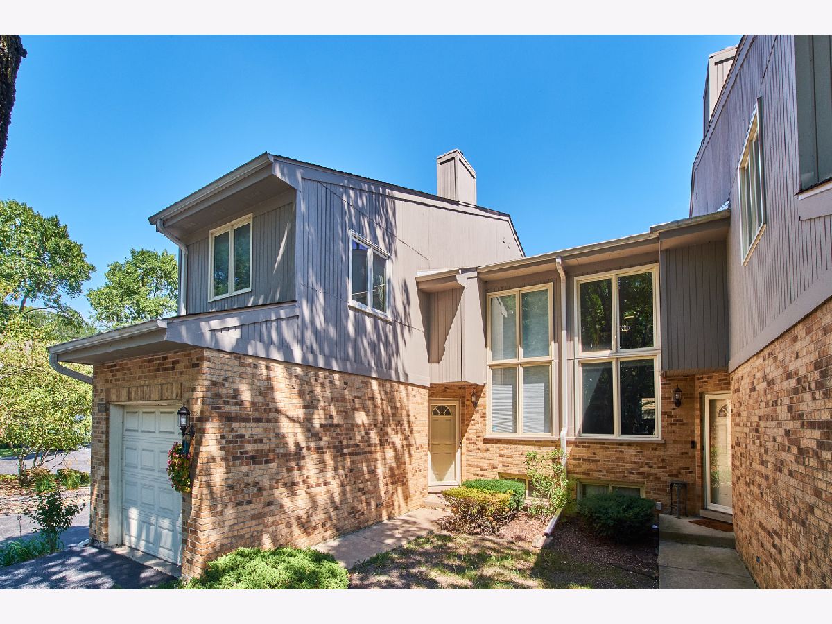 Condominiums Sold Butterfield Club Glen Ellyn Illinois, 22W122 Butterfield
