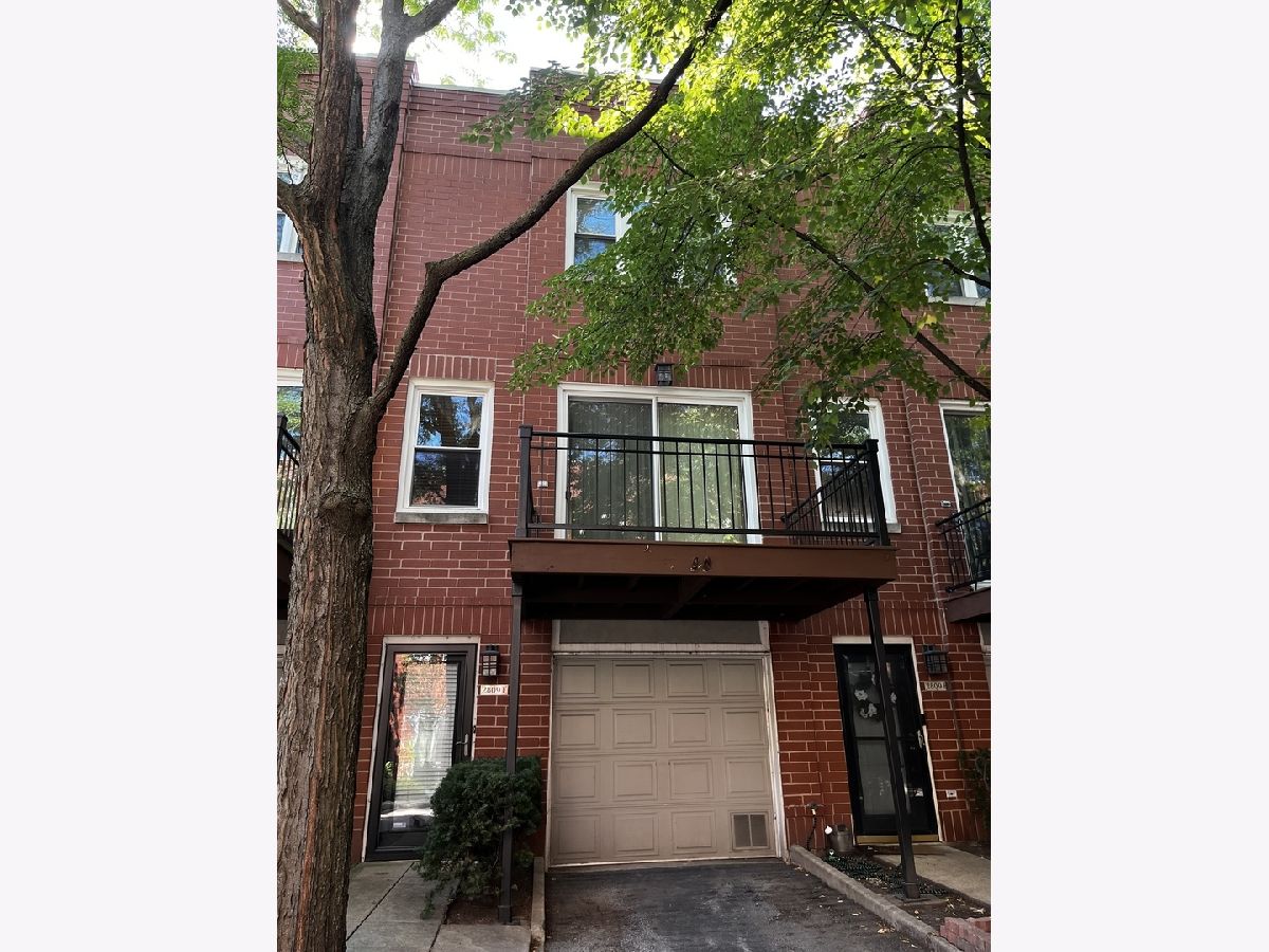 Townhomes & Condos & Homes Rented Landmark Village Chicago Illinois, 2809 Wolcott