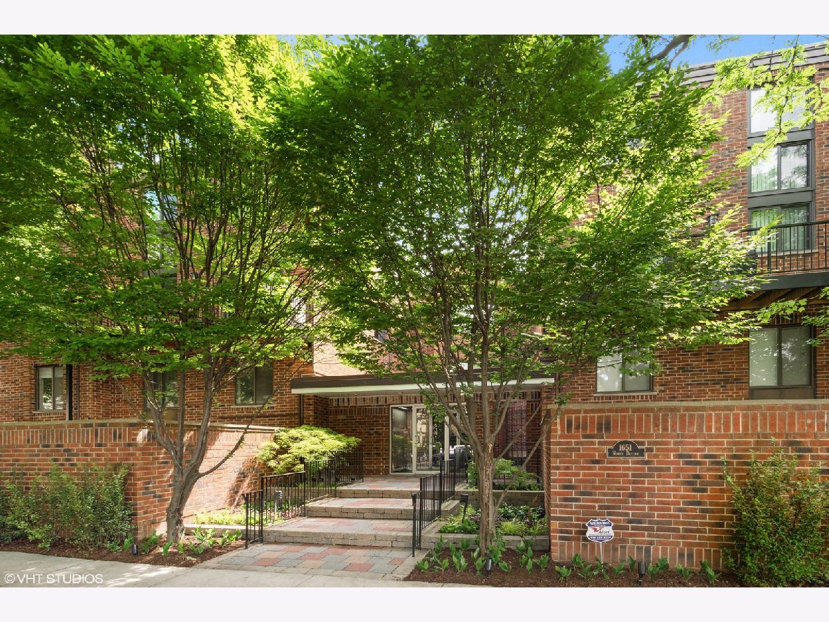 Townhomes & Condos Sold Willow Dayton Chicago Illinois, 1651 Dayton