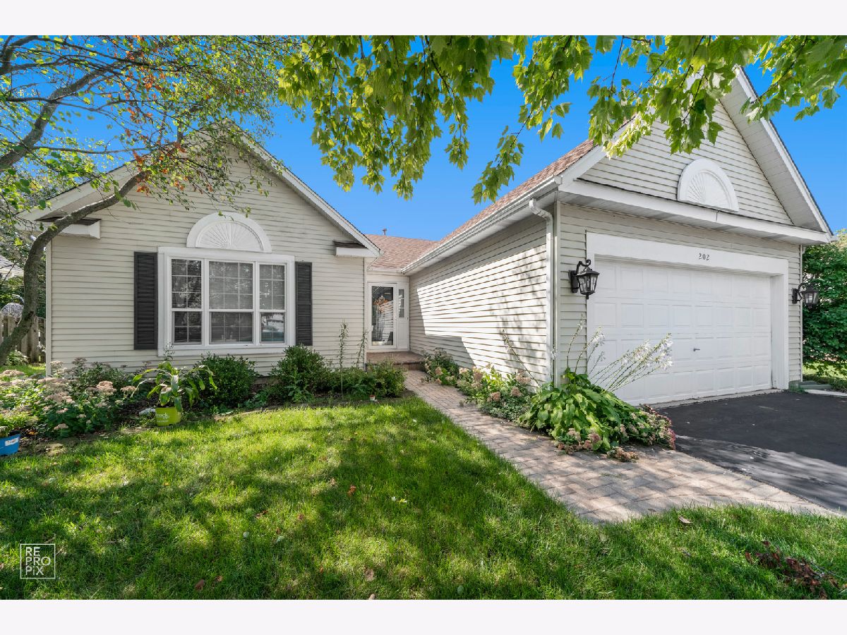 Homes & Townhomes Rented Oakhurst Aurora Illinois, 202 Meadowview
