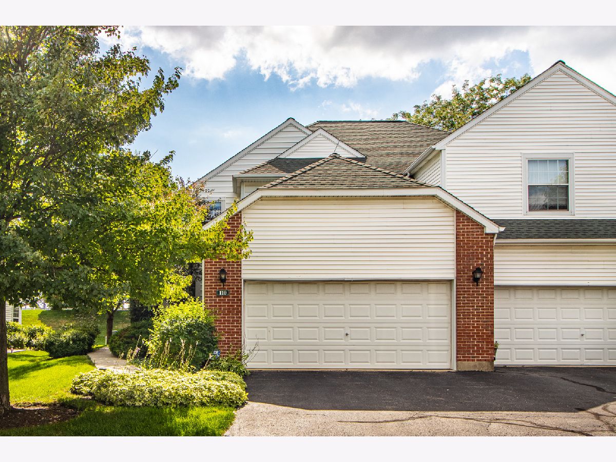 The Hamptons Lake Bluff IL, Townhomes & Condos For Sale & For Rent