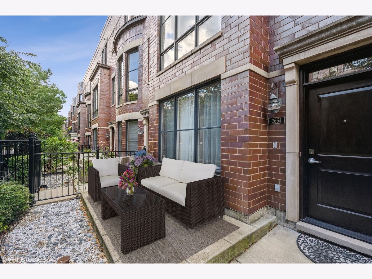 Townhomes & Homes Sold Hartland Park Chicago Illinois, 2664 Hermitage