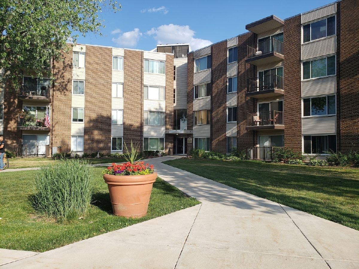 Condominiums Sold Park Towne Palatine Illinois, 140 Wood