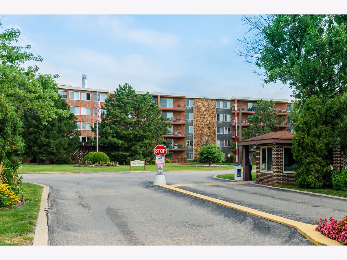 Condominiums Sold Lake Run Prospect Heights Illinois, 16 E Old Willow