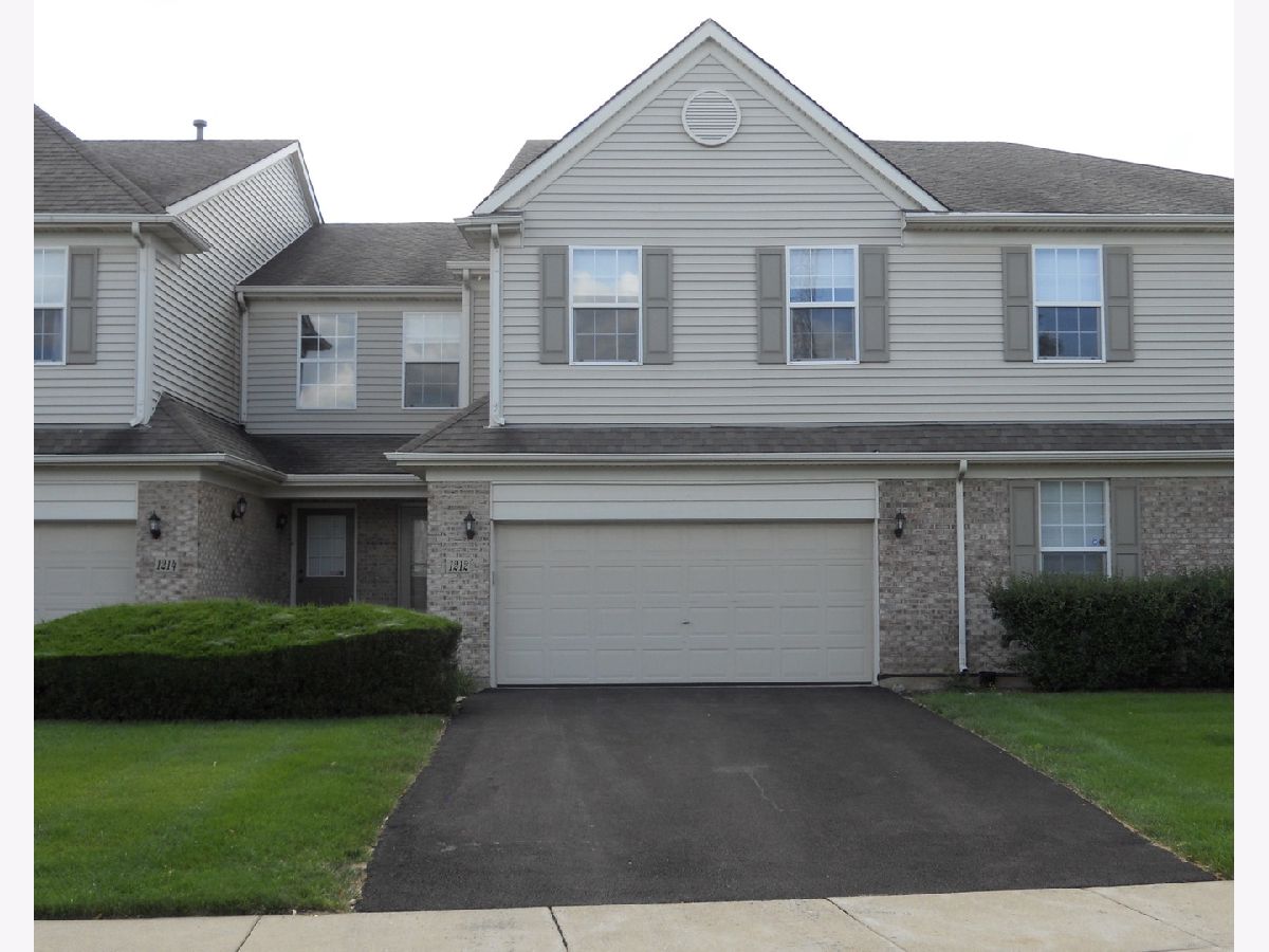 Townhomes & Condos & Homes Sold Princeton West Elgin Illinois, 1212 Asbury