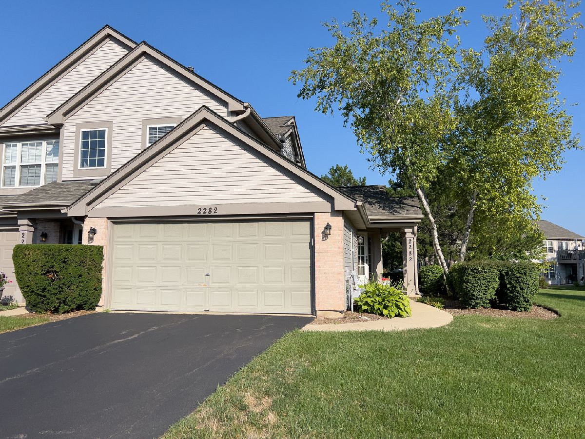 Townhomes & Homes Sold Woodbridge Elgin Illinois, 2282 Dorchester