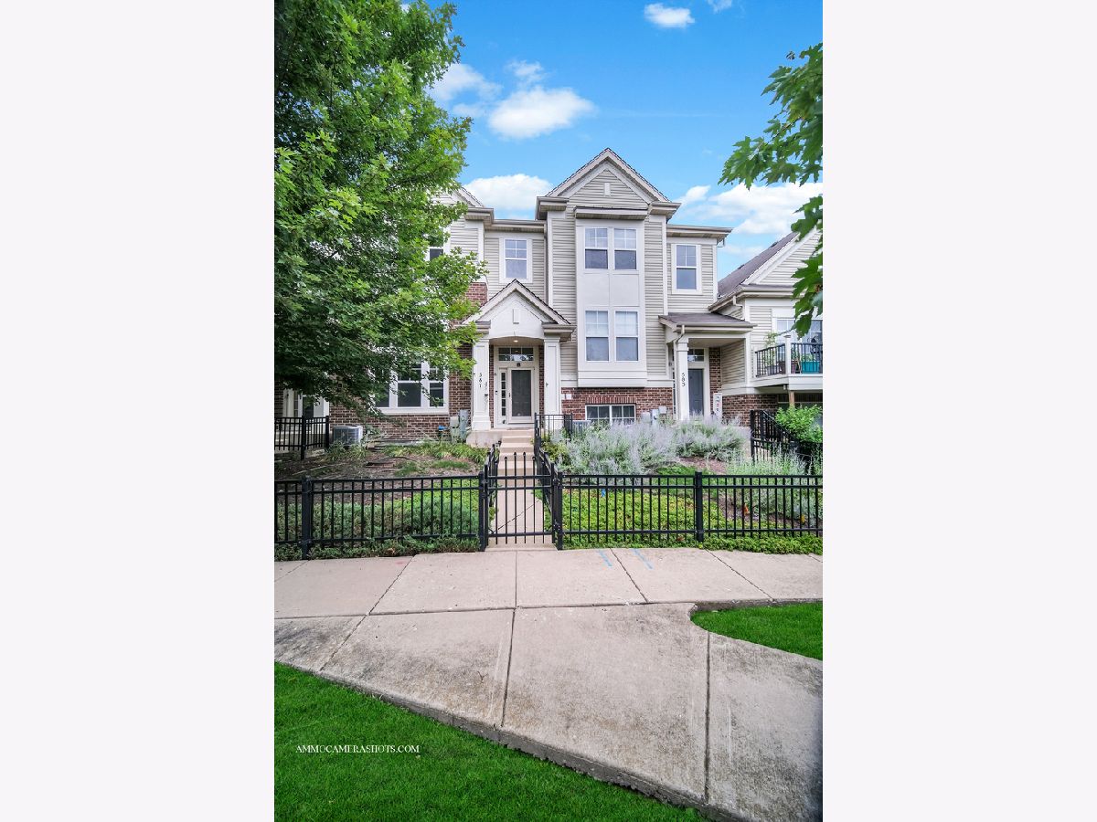 Townhomes & Condos Sold The Plaza On New York Aurora Illinois, 587 Grosvenor