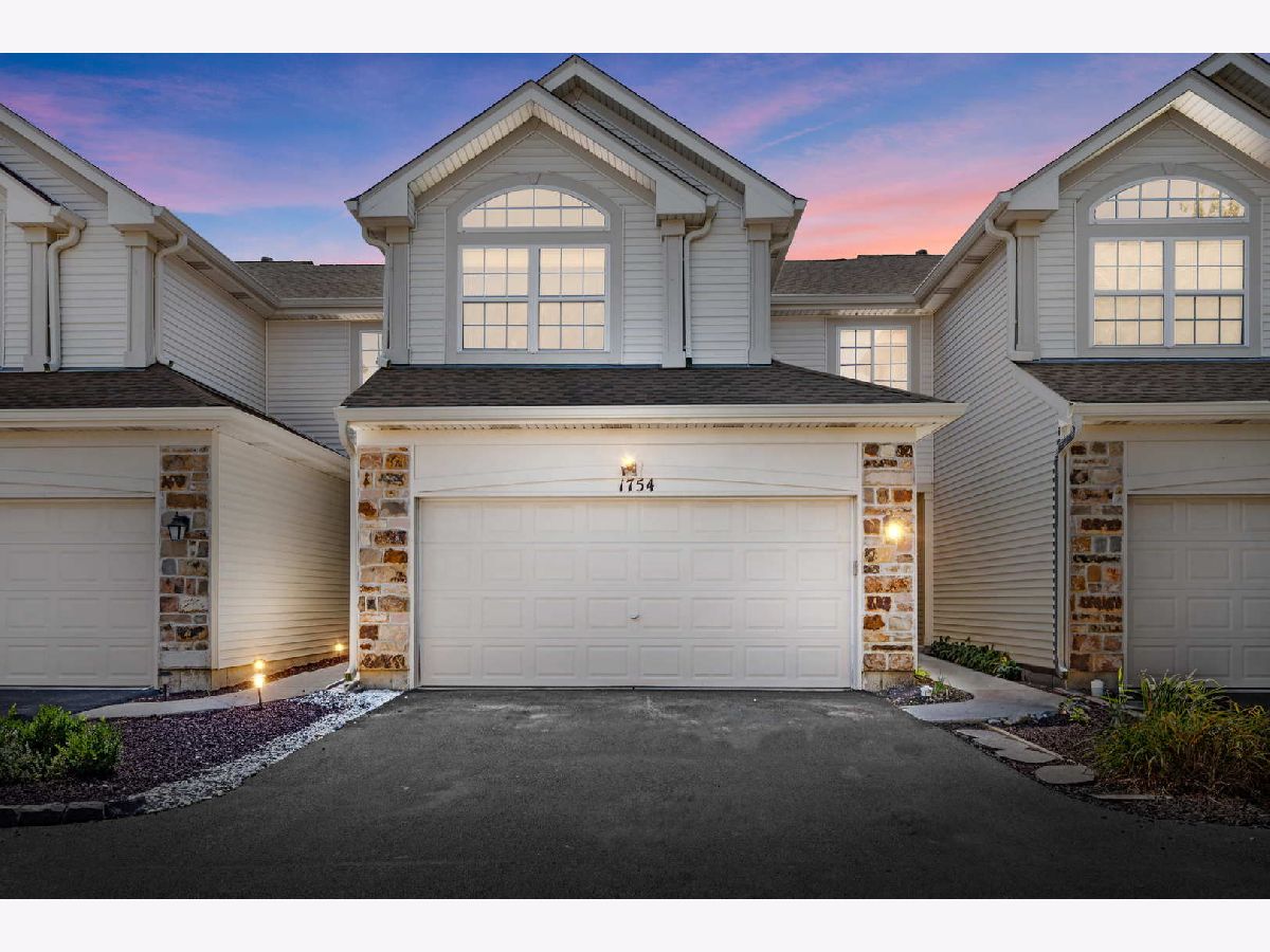 Townhomes Sold Maplewood Court Grayslake Illinois, 1754 Maplewood