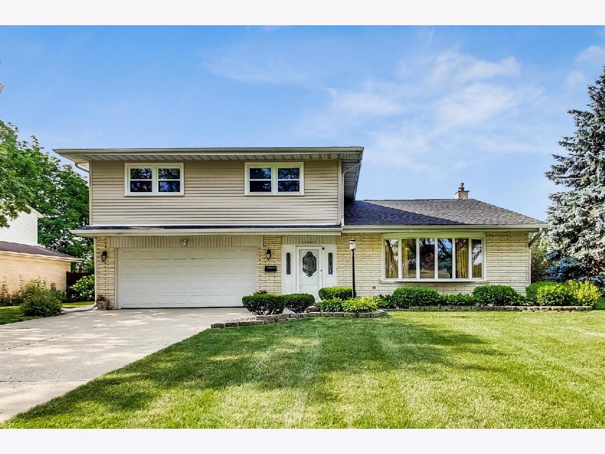 Homes & Townhomes & Condos Sold Crown Estates Elmhurst Illinois, 15W641 Diversey