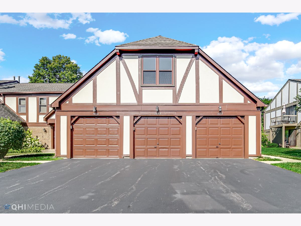 Townhomes & Condos Sold Chesapeake Downers Grove Illinois, 7326 Baybury