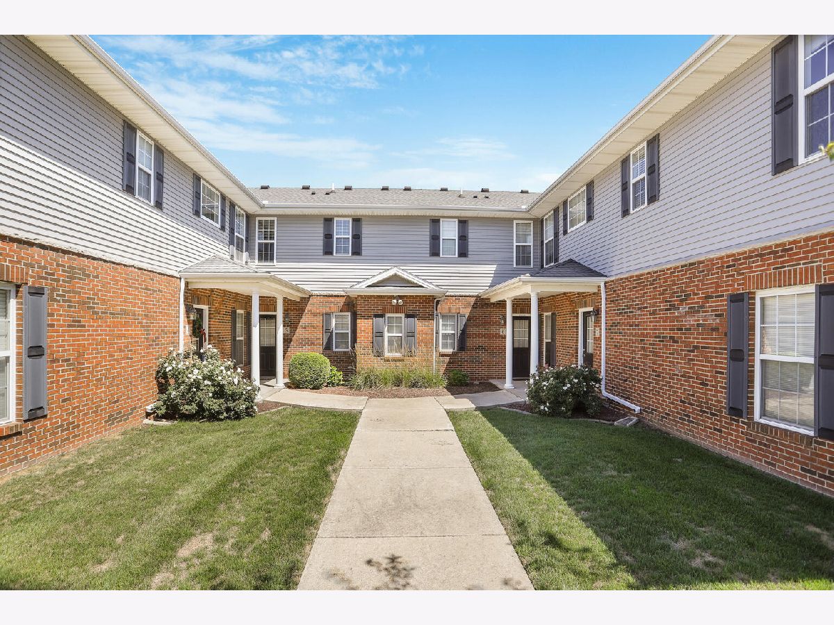 Condos & Townhomes Sold The Courtyards Savoy Illinois, 104 Yorkminster