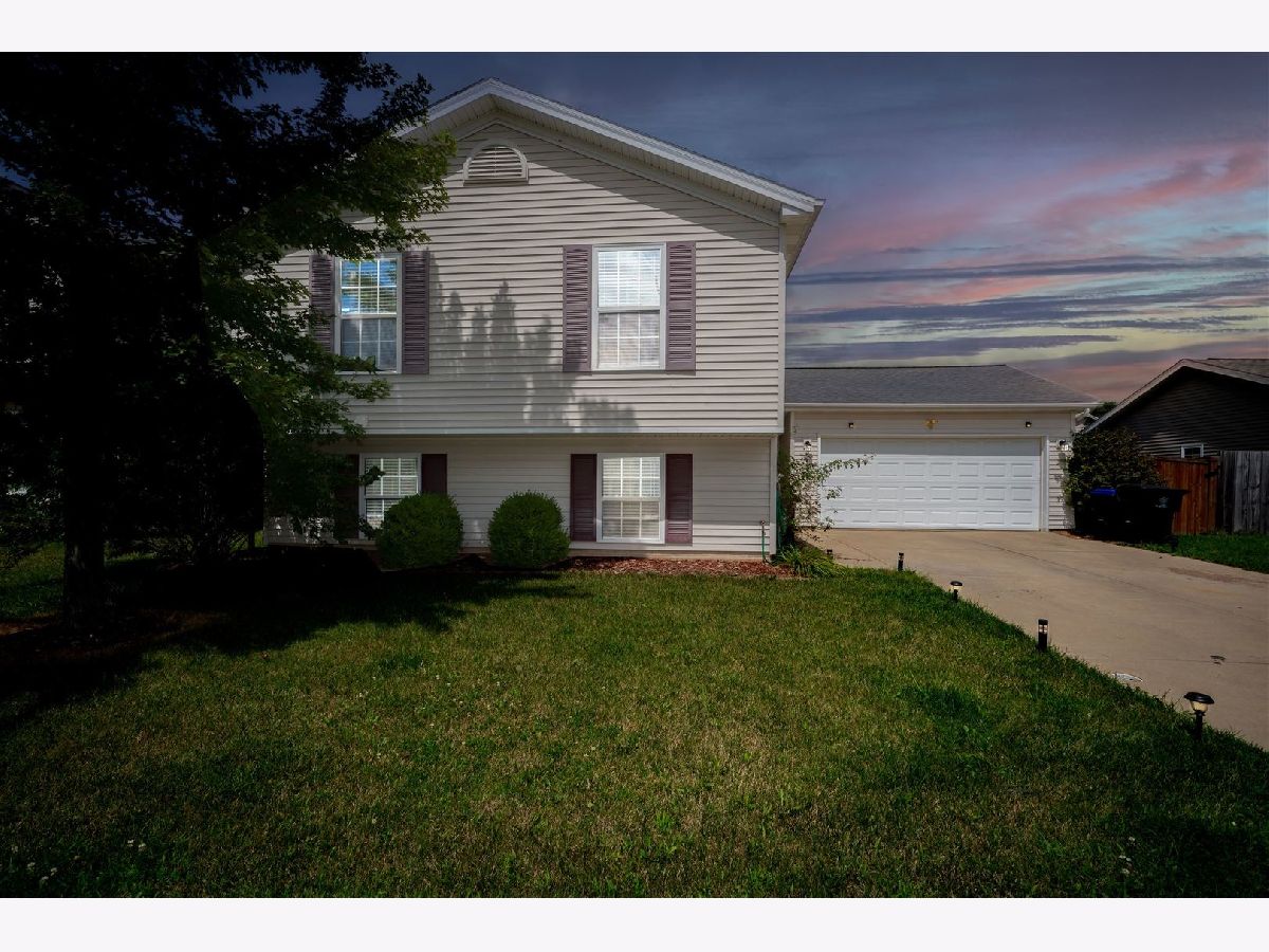 Homes & Condos & Townhomes Sold Beich Place Bloomington Illinois, 3915 Bluebell