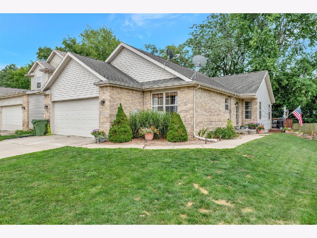 Condos & Townhomes & Homes Sold Windwood Mahomet Illinois, 1207 Windwood