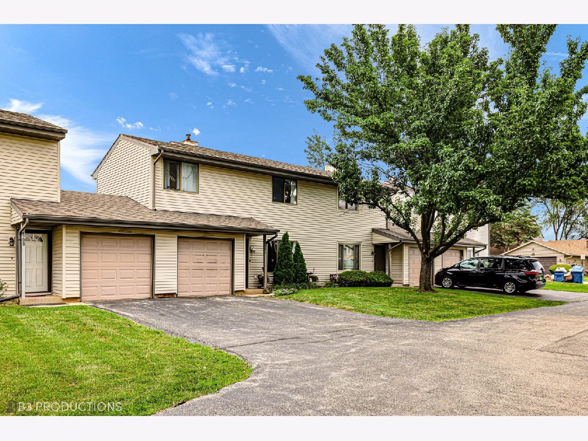 Townhomes Sold Country Squire Crest Hill Illinois, 2506 Iris