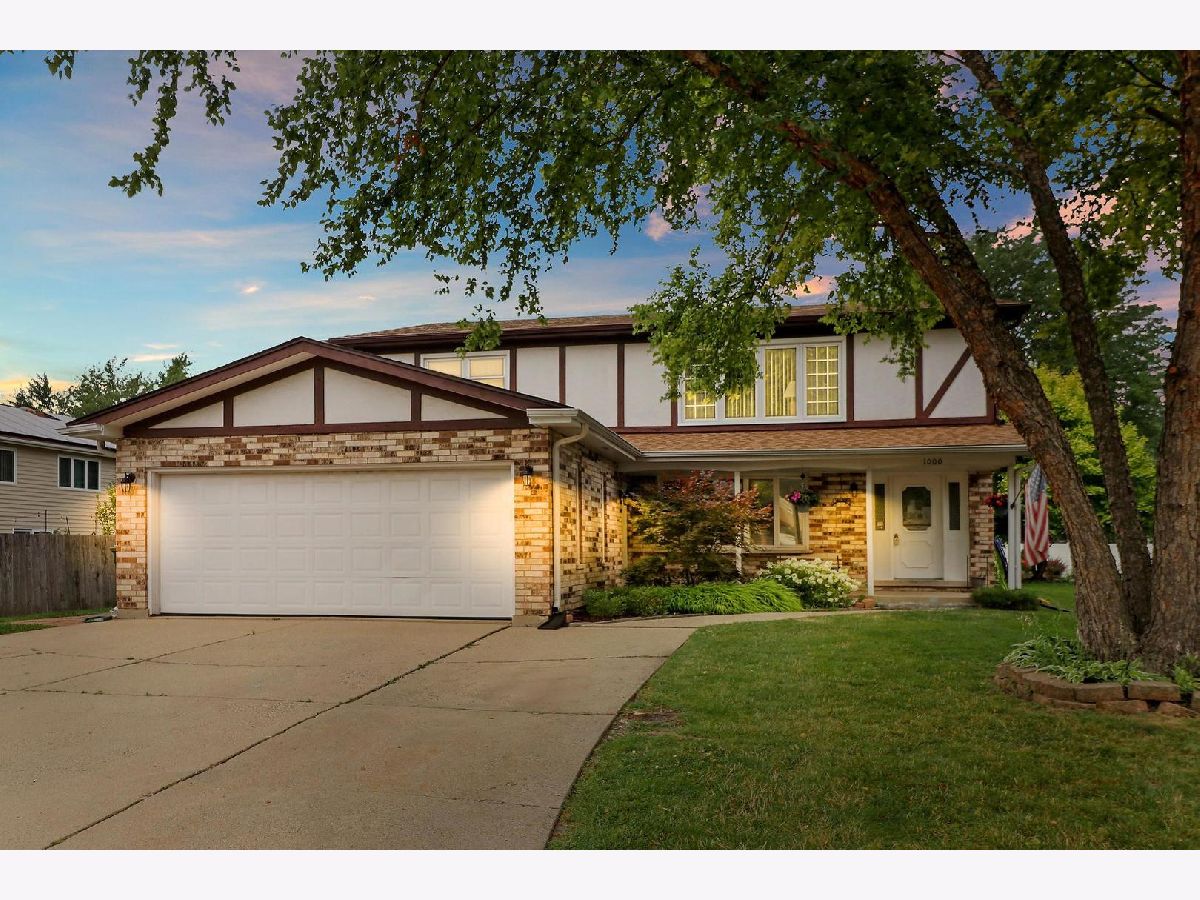 Condominiums & Homes Sold Westgate Mount Prospect Illinois, 1000 Callero