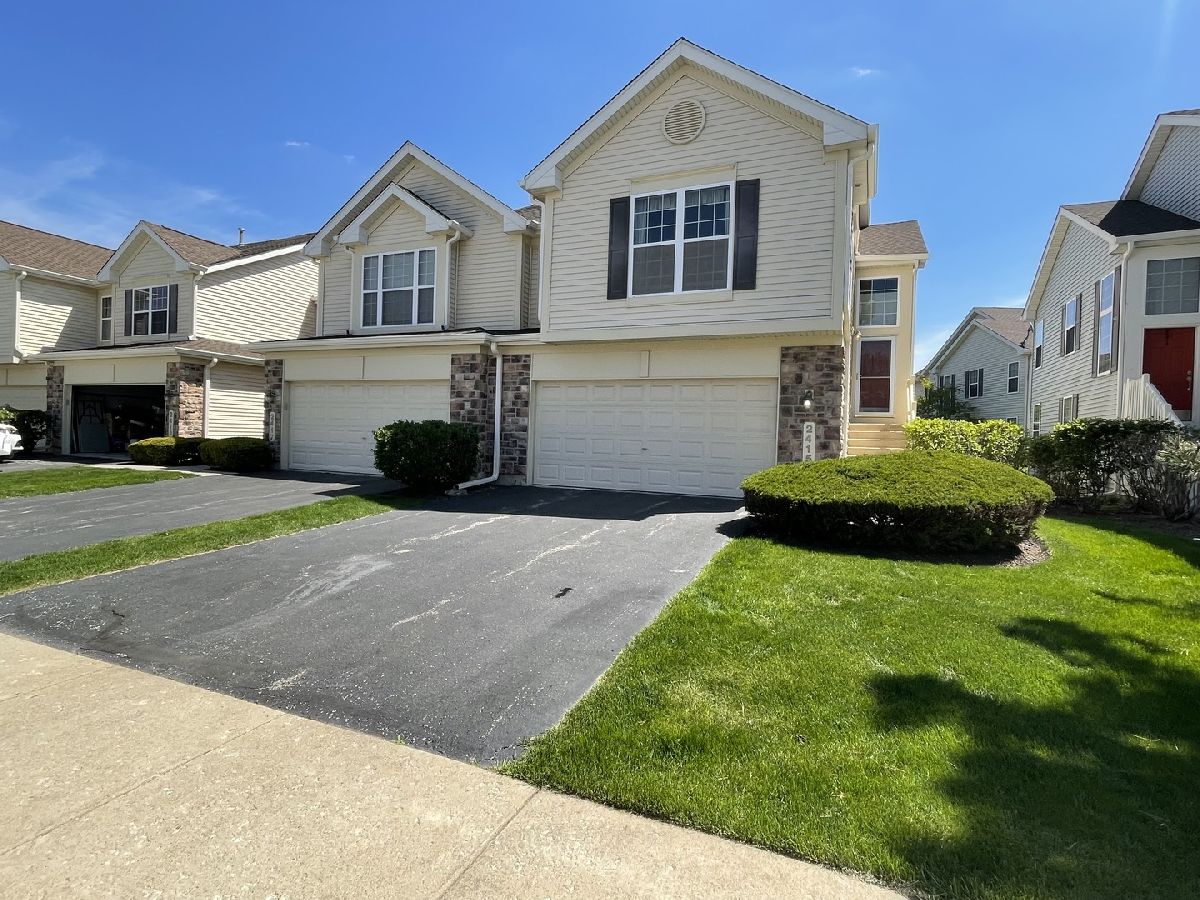 Townhomes & Homes Rented Georgetown Commons Aurora Illinois, 2415 Georgetown