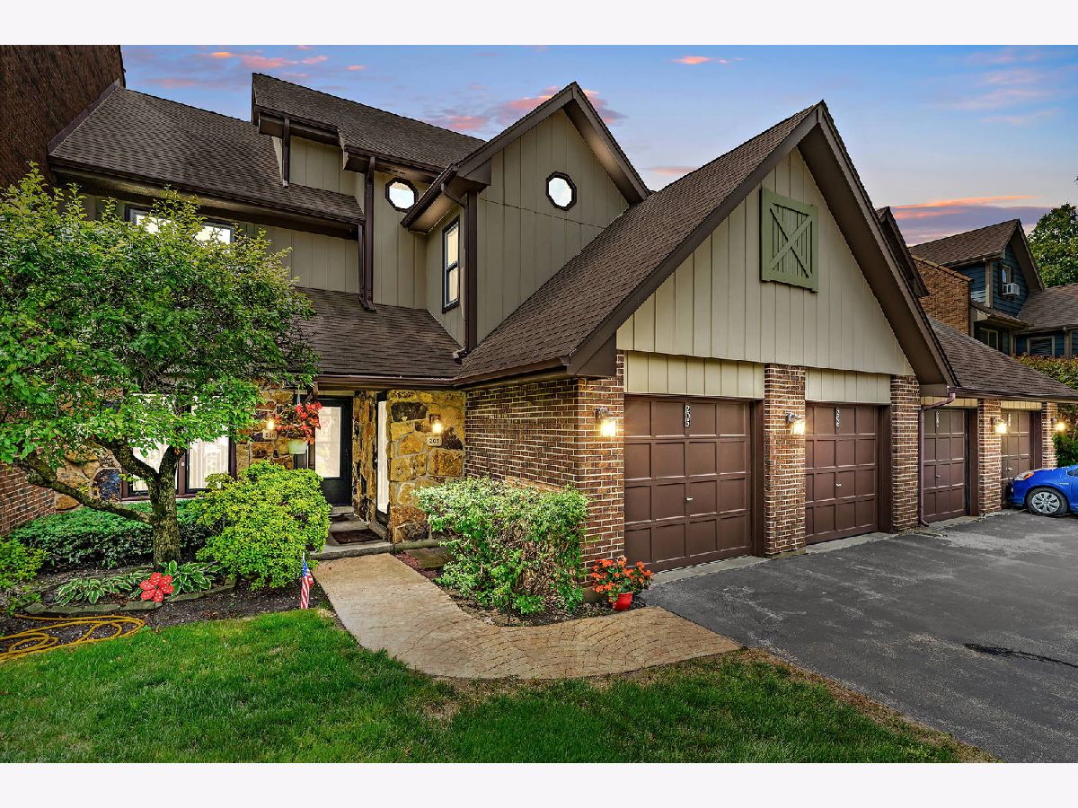 Townhomes & Condos Sold Beck Lake Des Plaines Illinois, 205 Country